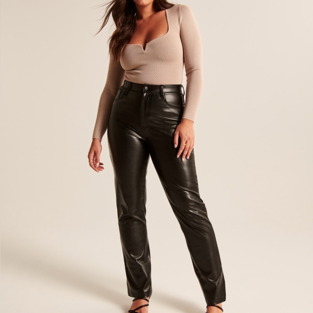 NWT Abercrombie & Fitch Curve Love Vegan Leather 90s Straight Pant
